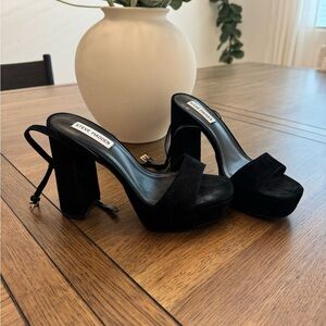 STEVE MADDEN BLACK HEELS